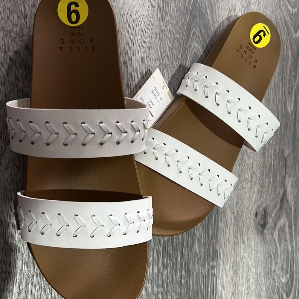 Brand new slippers - Picture 2 of 2